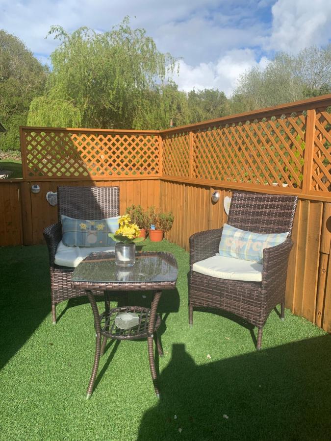 Swansea Log Cabin Pontardawe エクステリア 写真