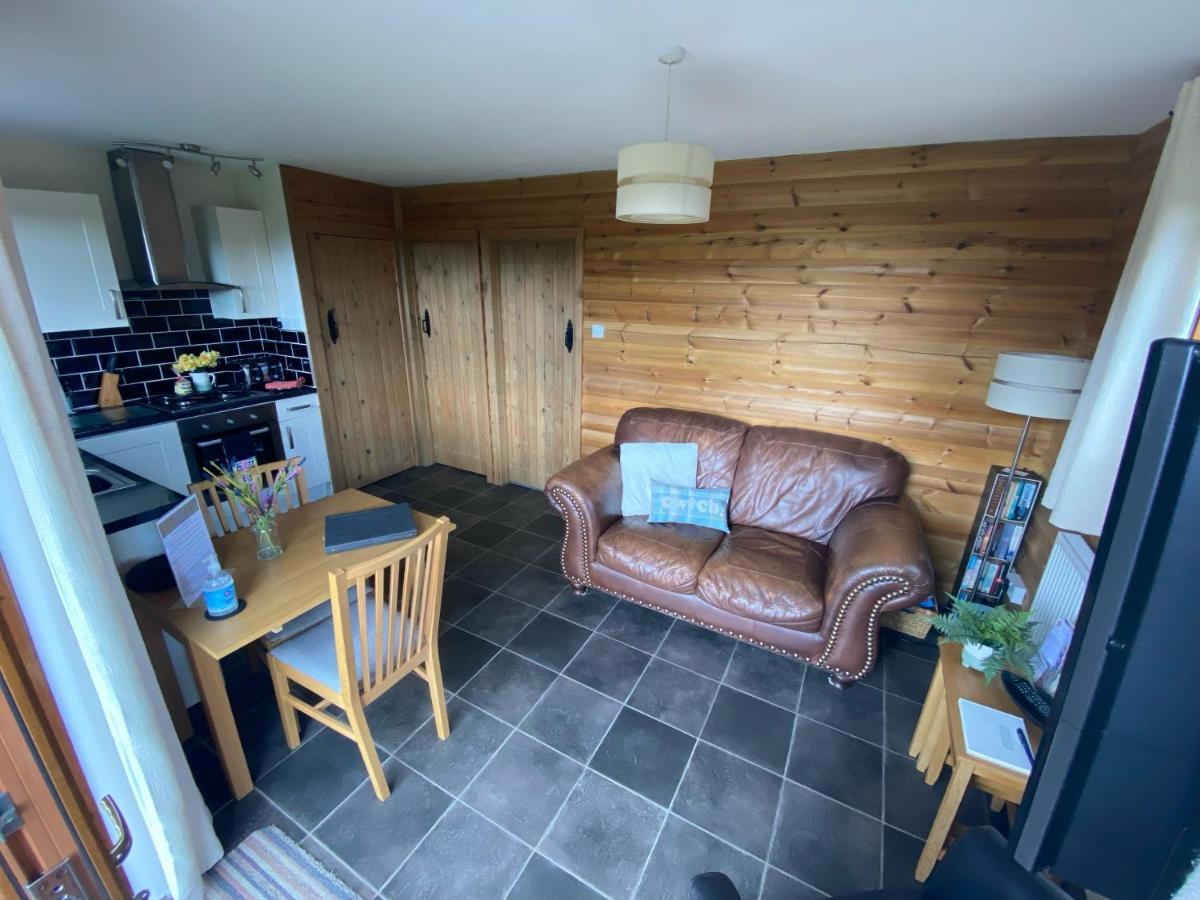 Swansea Log Cabin Pontardawe エクステリア 写真