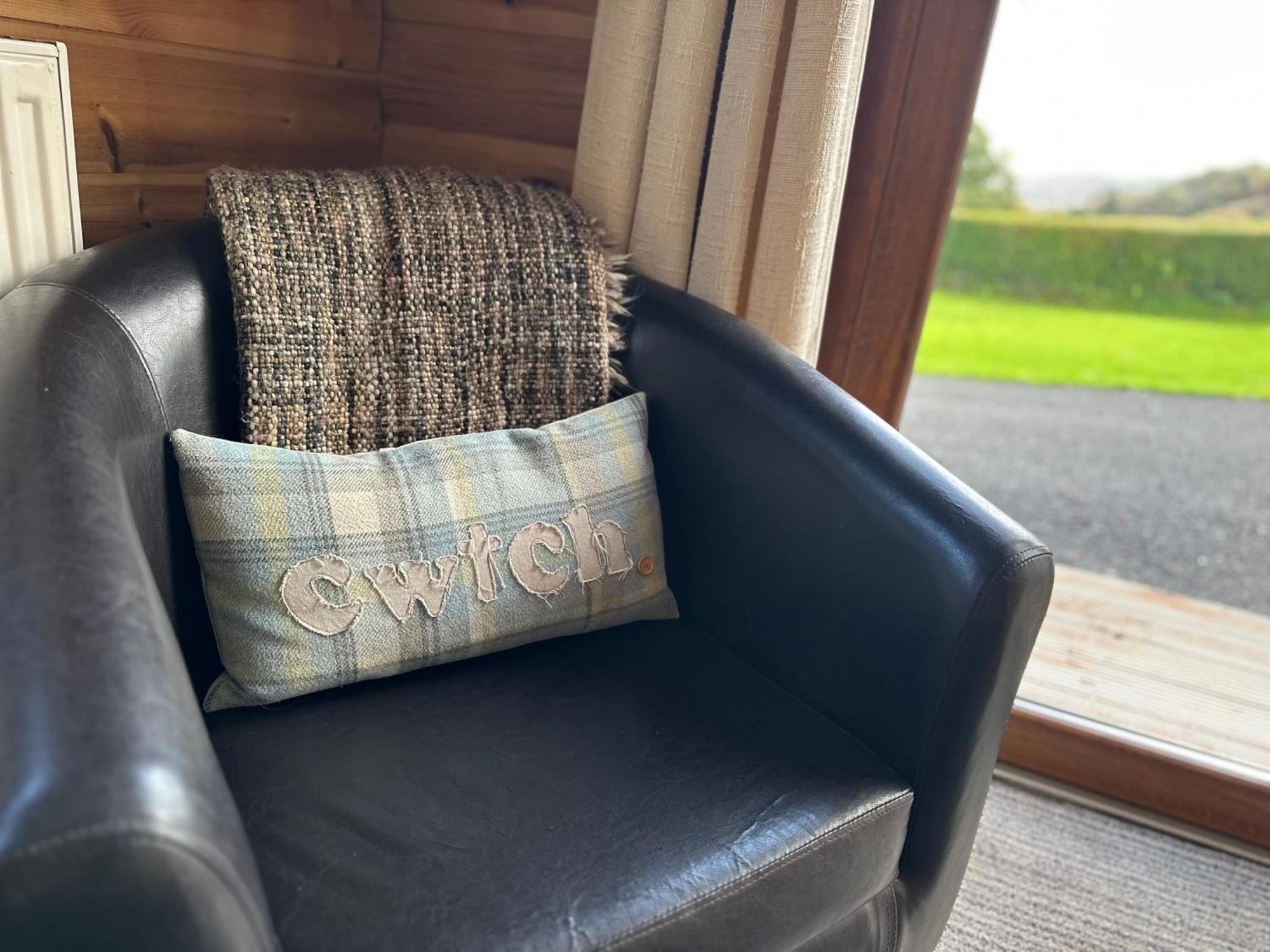 Swansea Log Cabin Pontardawe エクステリア 写真