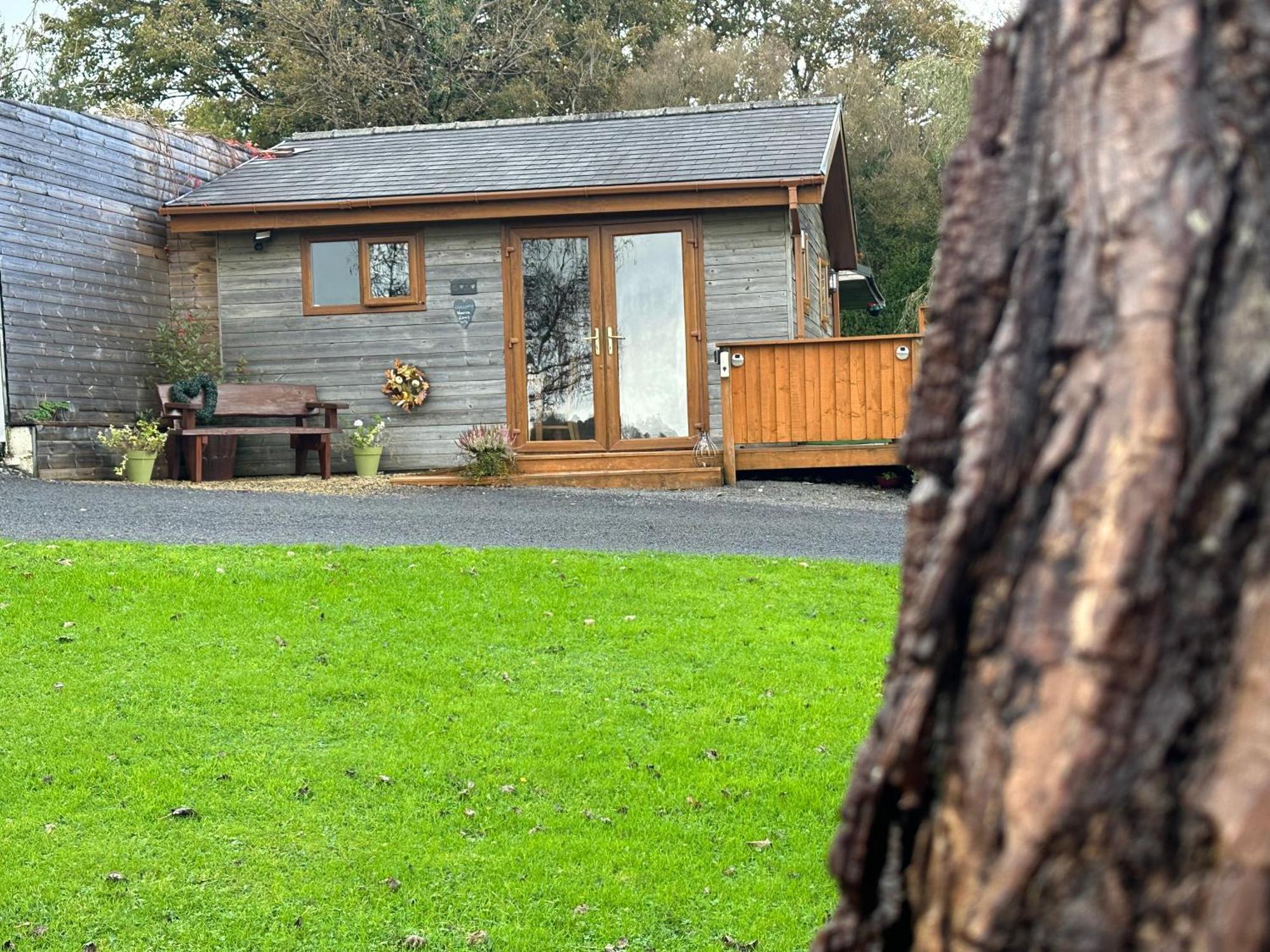 Swansea Log Cabin Pontardawe エクステリア 写真
