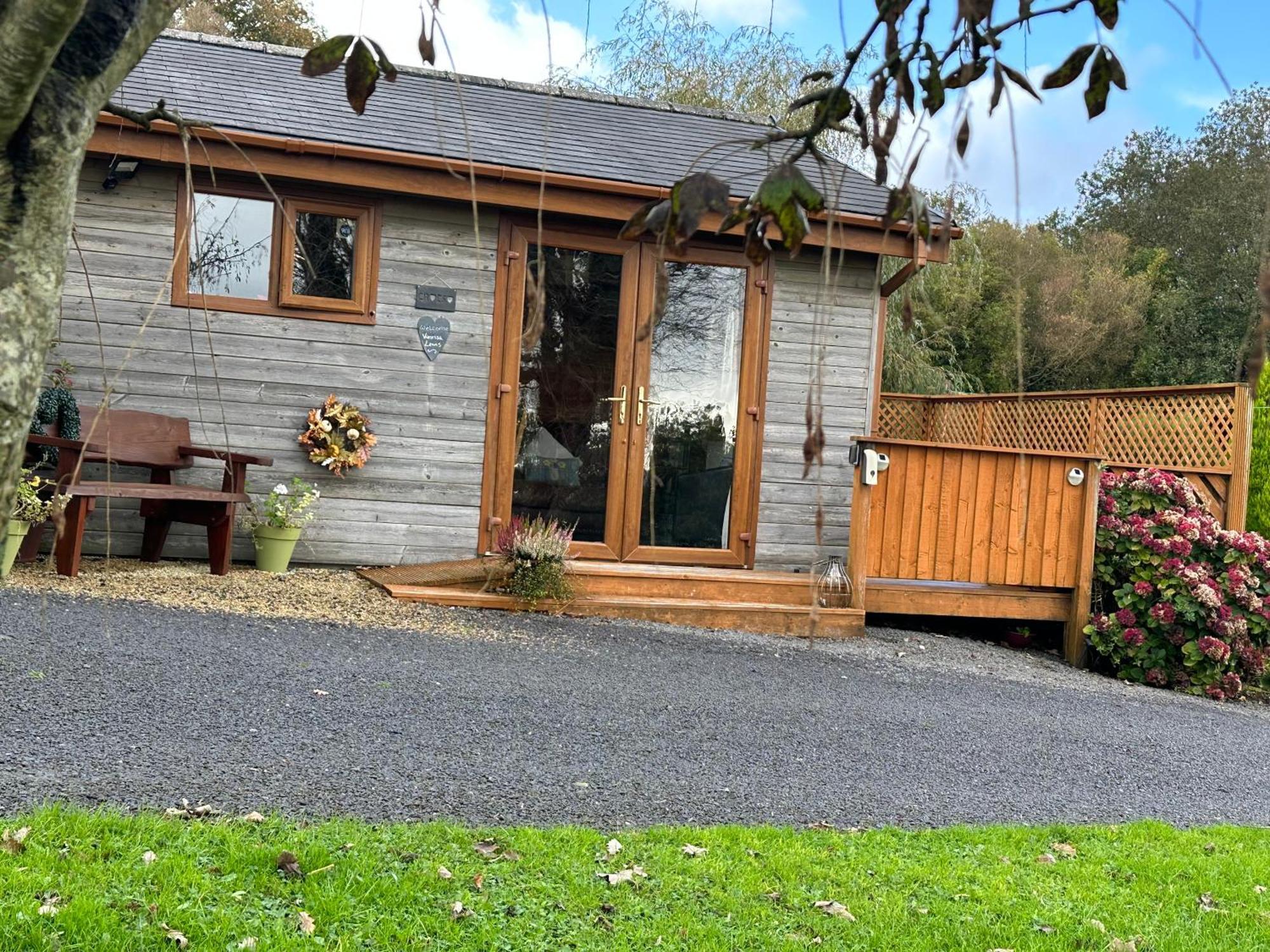 Swansea Log Cabin Pontardawe エクステリア 写真