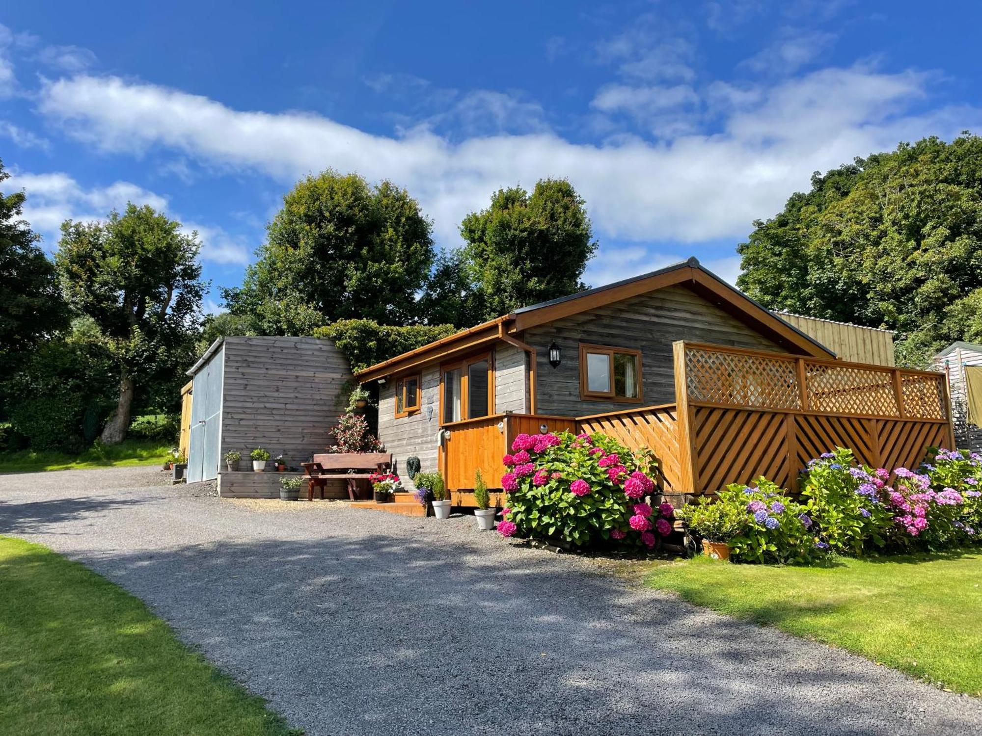 Swansea Log Cabin Pontardawe エクステリア 写真